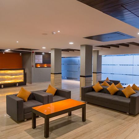 אחמדאבאד The Silver Leaf Hotel מראה חיצוני תמונה